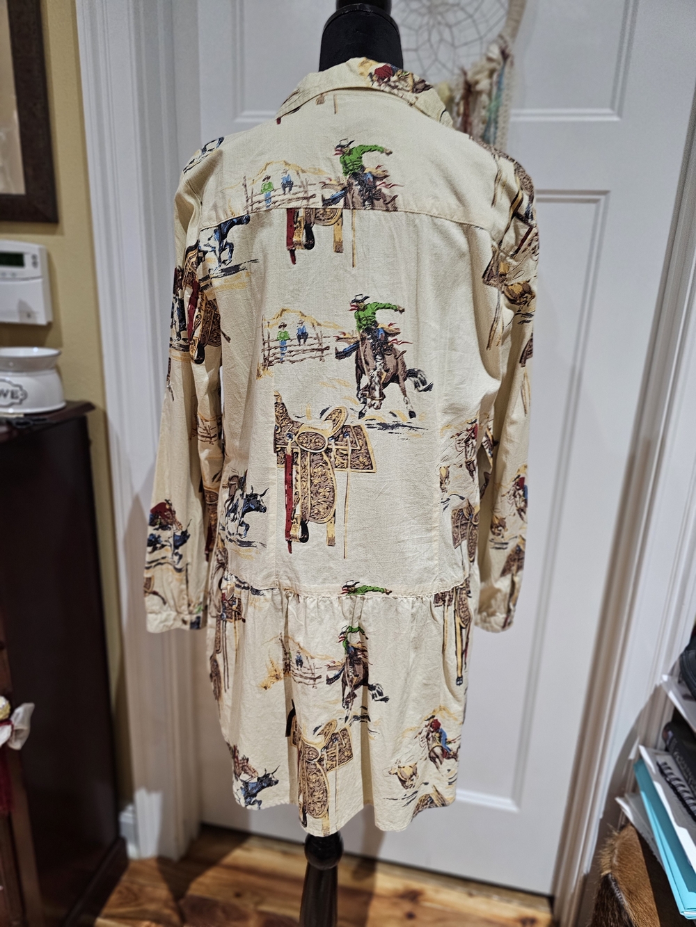 Tasha Polizzi Cream Western Print Button-up With Pockets Tunic - Picture 3 of 9